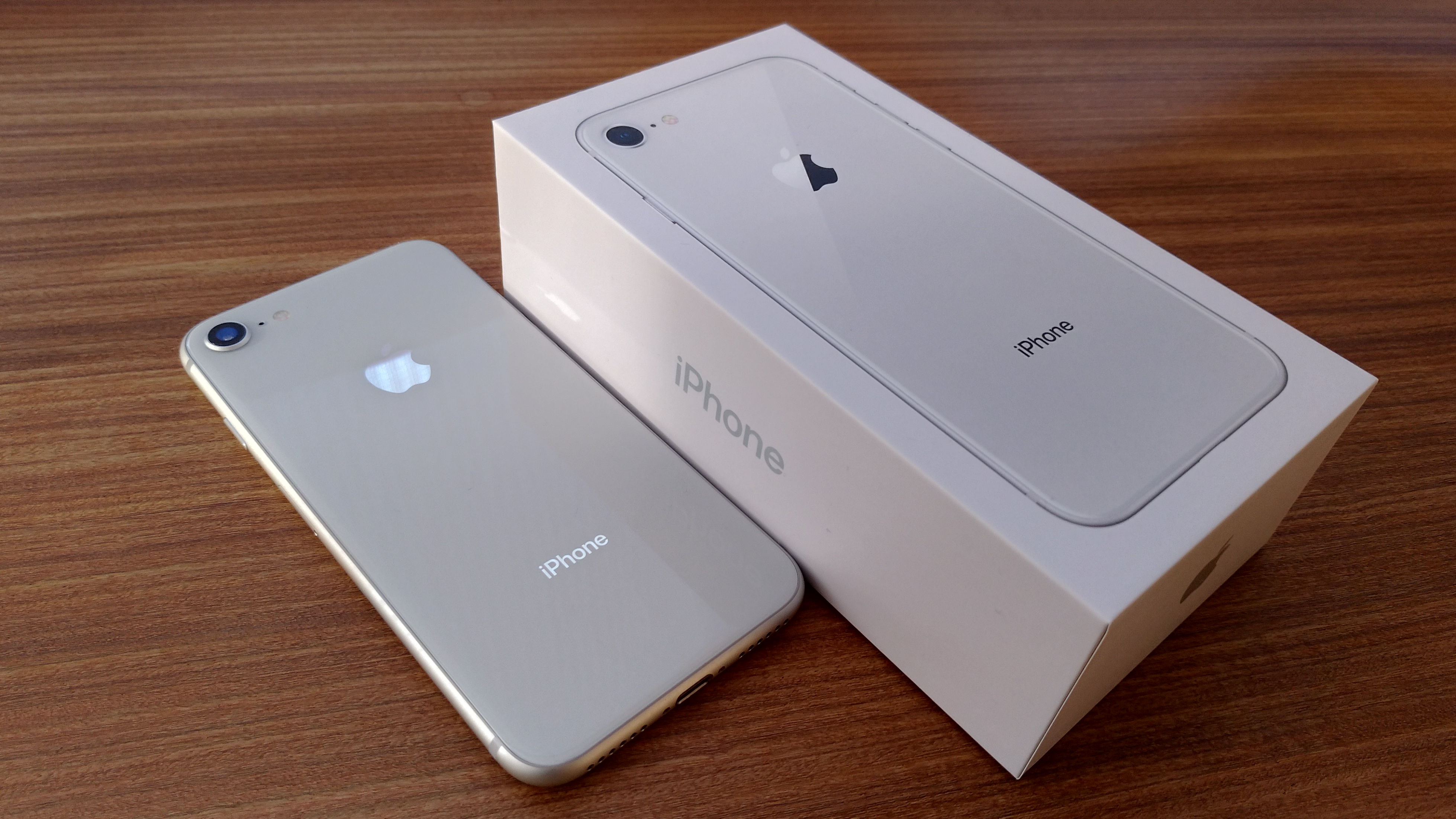 iPhone8の化粧箱