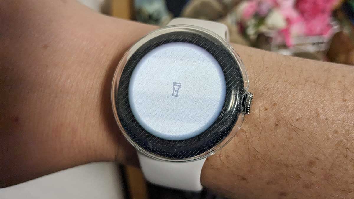 ピクセルウォッチのライト機能で懐中電灯として使う方法