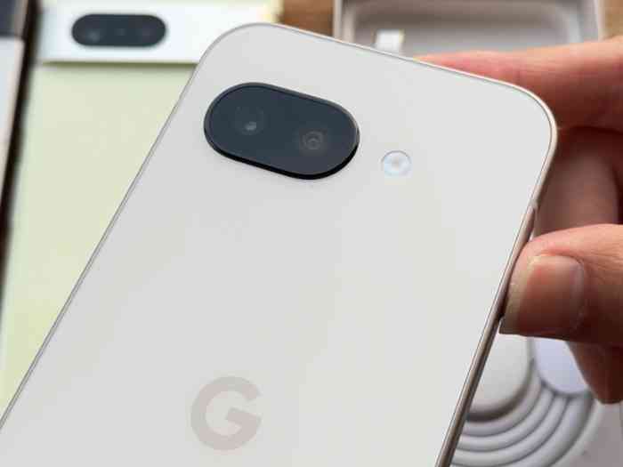 グーグルピクセル9a 背面のカメラレンズは2つ!