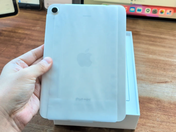 iPad mini7 本体はフィルム