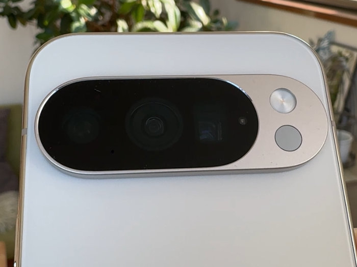 グーグルピクセル10Pro カメラレンズカバーが要る