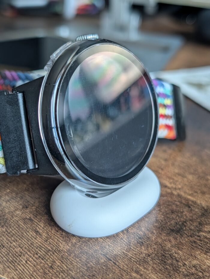 ピクセルウォッチ4 充電端子と接触できず