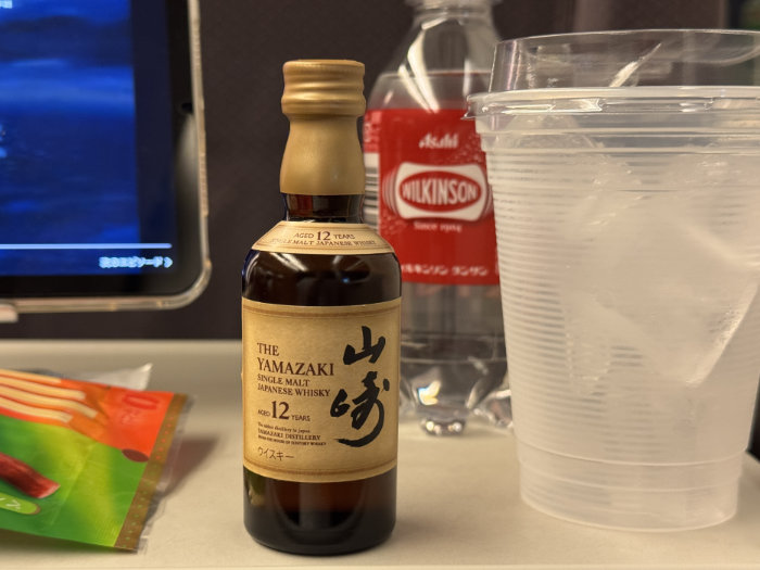ウイスキー山崎12年50mlロックで味わいました