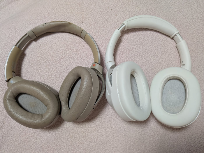 可動域はMDR-1000Xの方が優れています