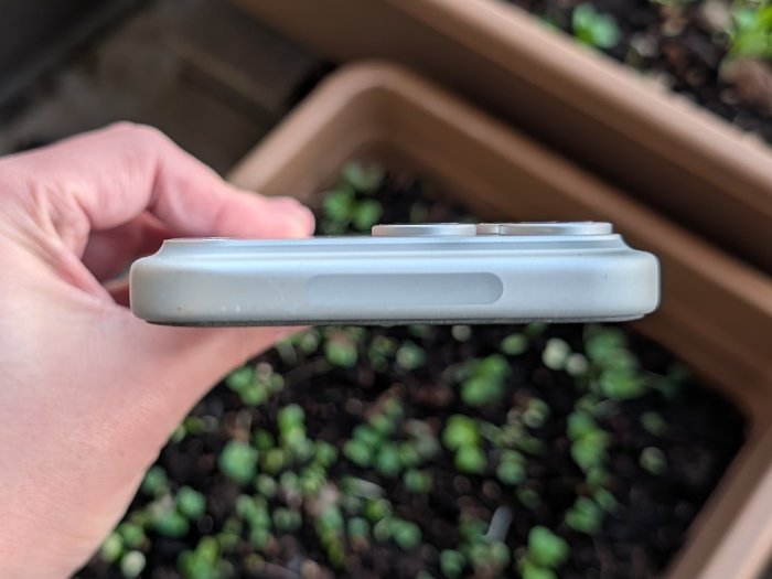 iPhone15ProMAX カメラレンズの出っ張りが目立ちます