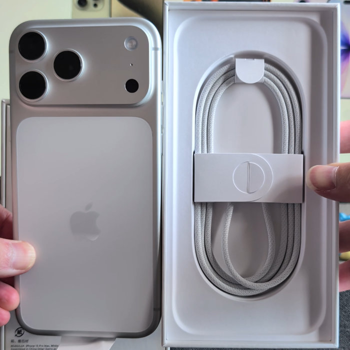 iPhone15ProMAX 説明書やアップルロゴステッカー